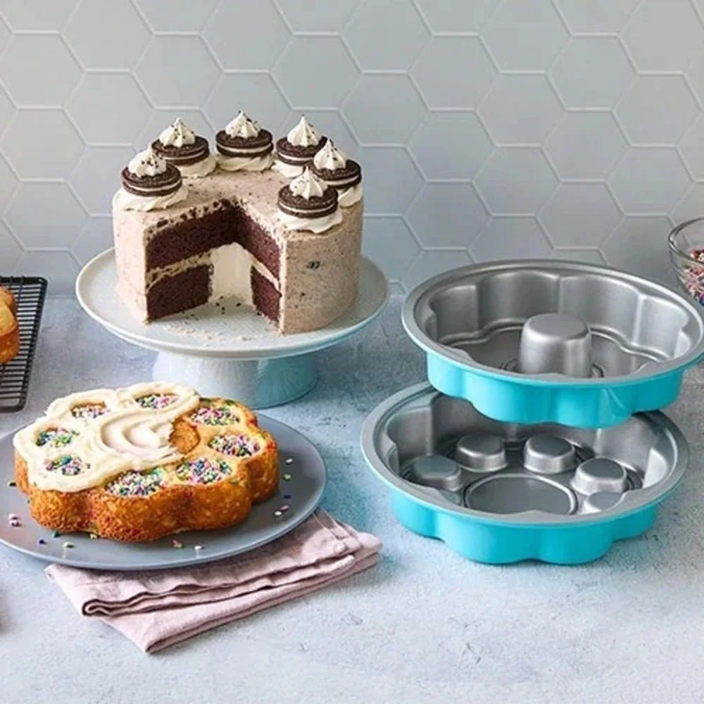Pampered Chef Secret Center Cake Pan #100666 New with Inserts & Instructions